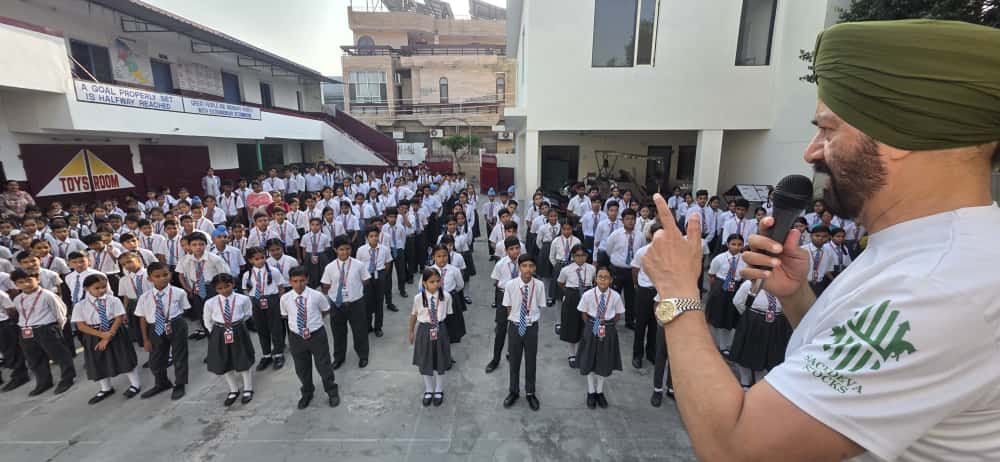 Information given to students at Mary Gold School about Sachdeva Stocks Walkathon.